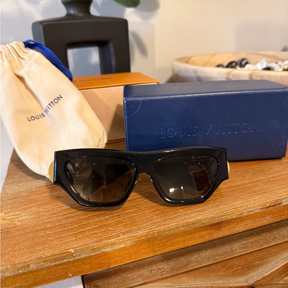 Louis Vuitton Black LV Link PM Sunglasses